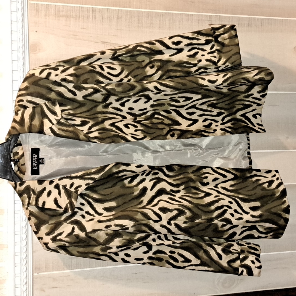 Kasper blazer Olive, beige, and black
